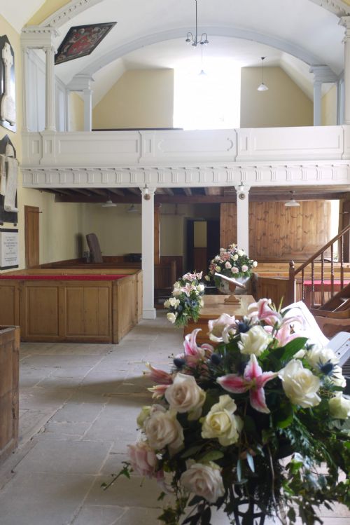 East Church, Cromarty with wedding flowers
